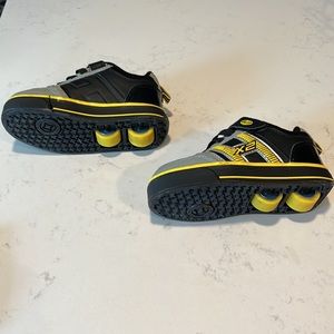 Heelys roller skate shoes in great condition. Size youth 12